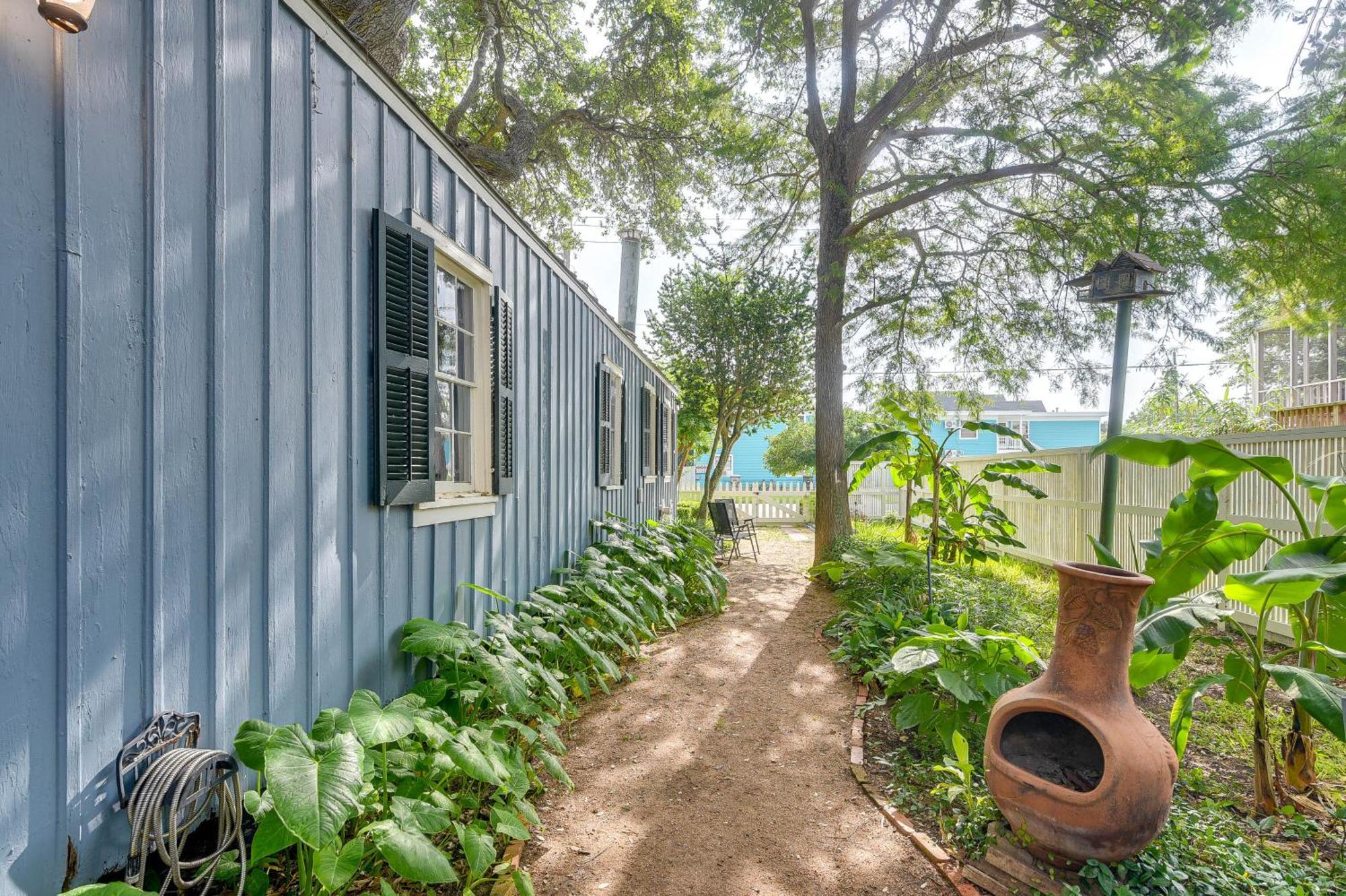 Galveston Home With Private Hot Tub - Walk To Beach! Exterior photo