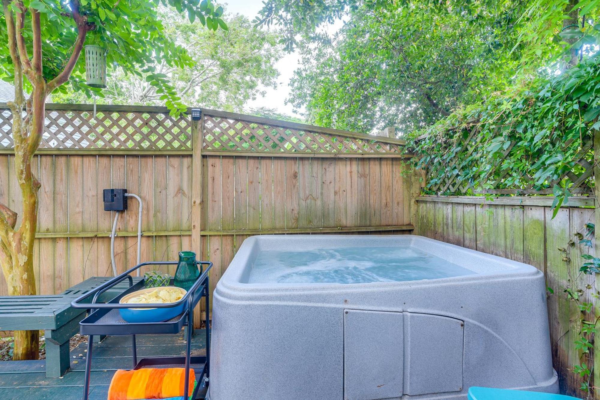 Galveston Home With Private Hot Tub - Walk To Beach! Exterior photo