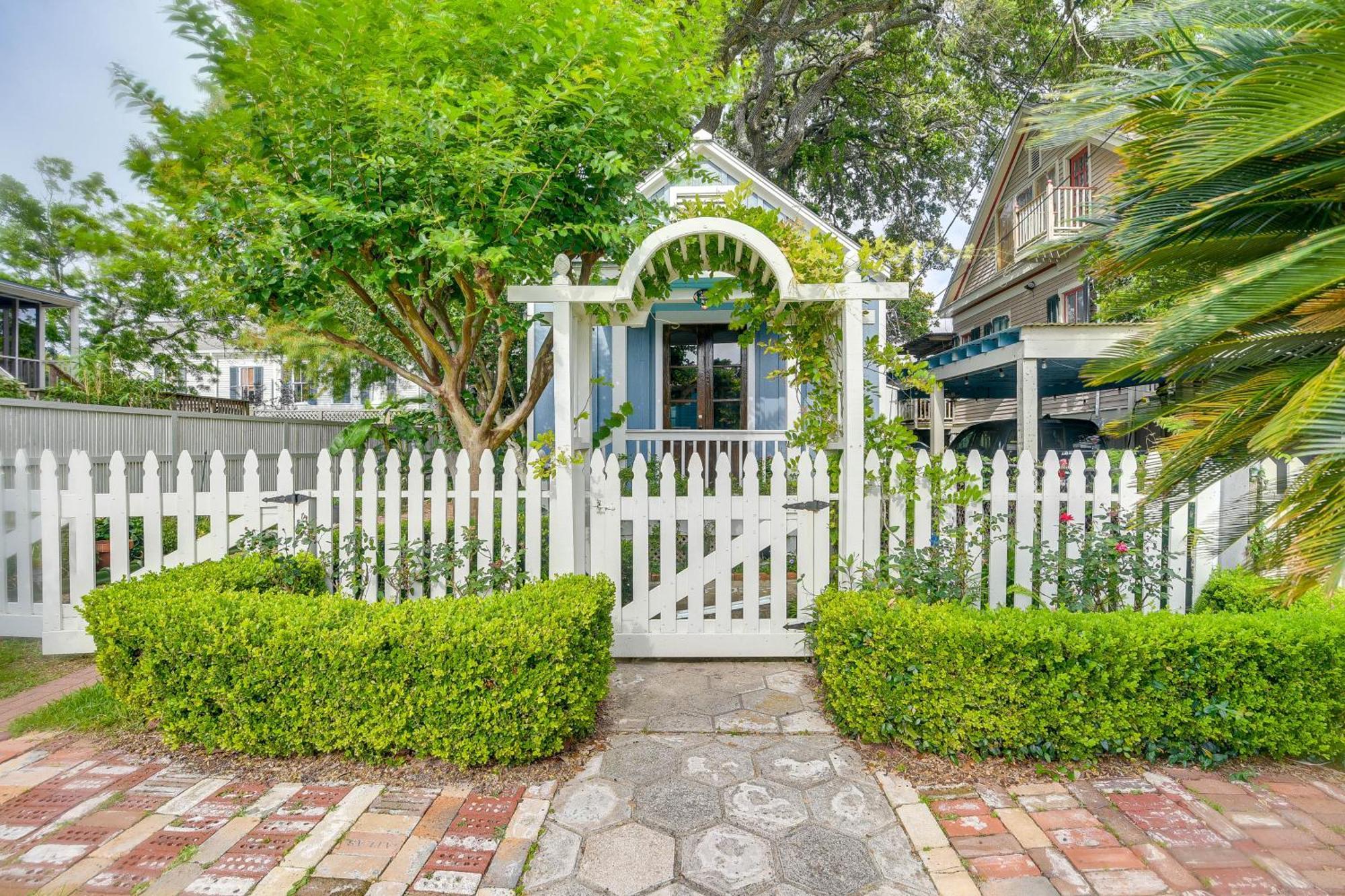 Galveston Home With Private Hot Tub - Walk To Beach! Exterior photo