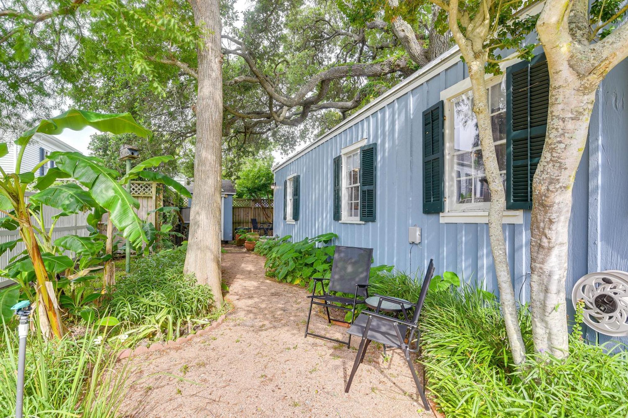 Galveston Home With Private Hot Tub - Walk To Beach! Exterior photo