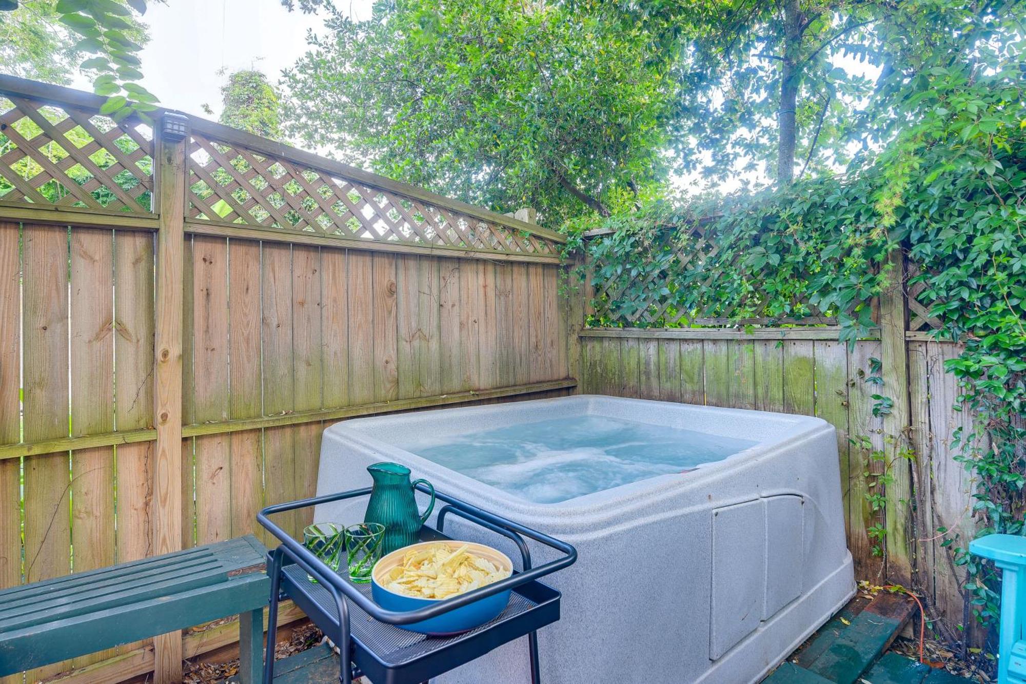 Galveston Home With Private Hot Tub - Walk To Beach! Exterior photo